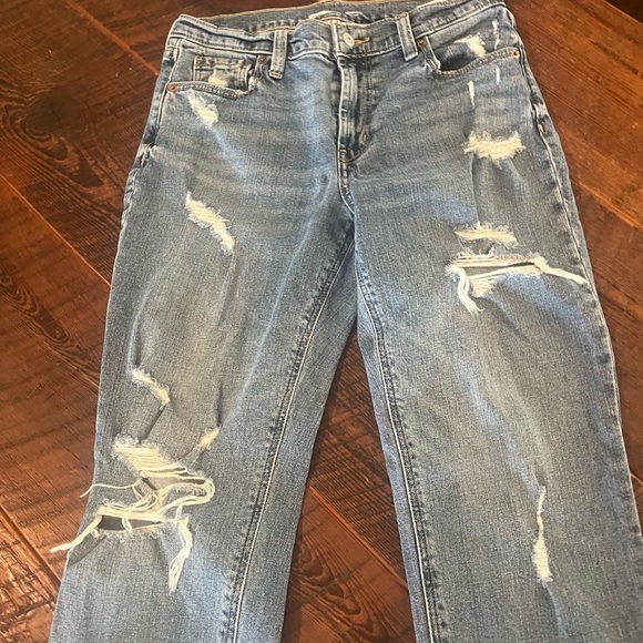 Old Navy Boyfriend Mid-Rise. Worn 4 to 5 times. In excellent used condition. - Picture 5 of 6